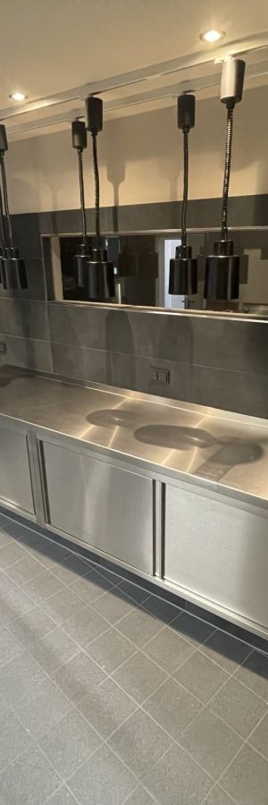 Aufbau vor Ort – fachgerechte Installation von Großküchentechnik beim Kunden